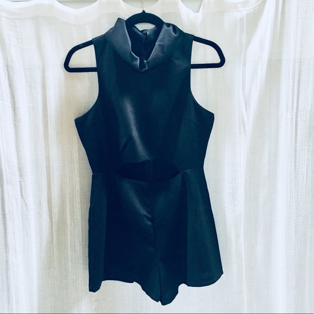 Bettie Cut out high neck romper